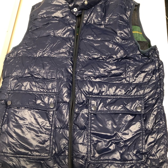 J. McLaughlin mens reversible black watch plaid and navy puffer vest - Picture 2 of 3